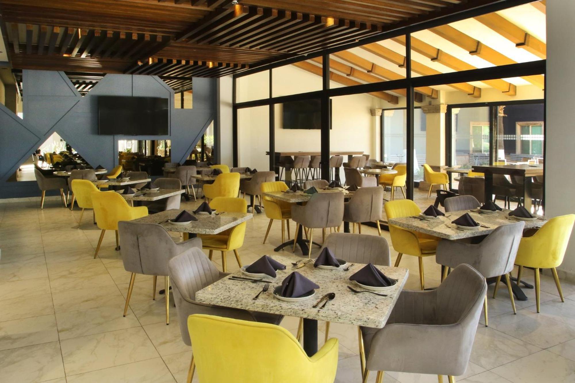 Voco Saltillo Suites By Ihg Exterior photo